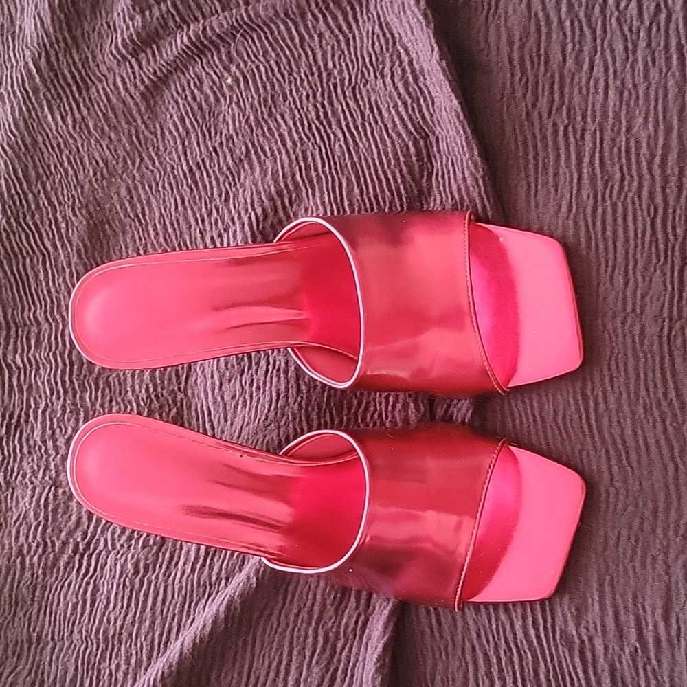 Heels - Picture 2 of 3